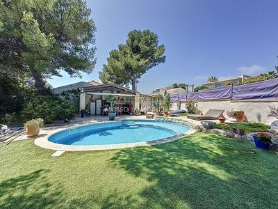 Maison traditionnelle - 215 m² - 5 pièces