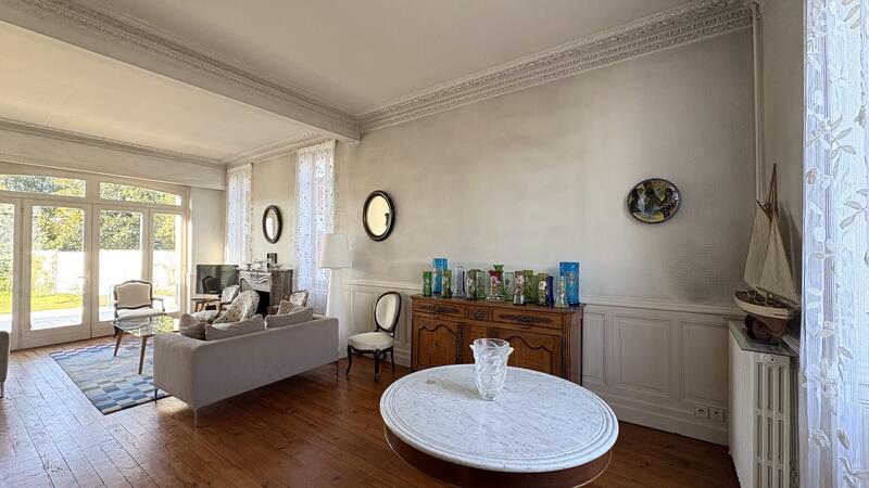 Maison bourgeoise - 202 m² - 8 pièces