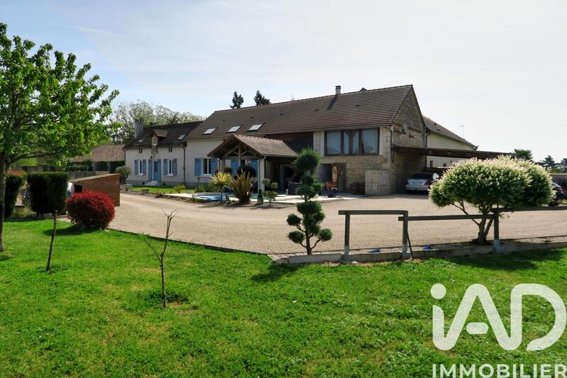 Maison - 187 m² - 8 pièces