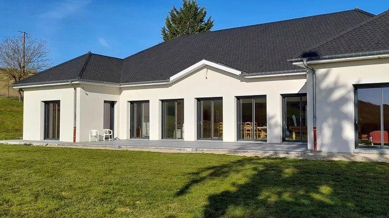 Propriété - 267 m² - 9 pièces