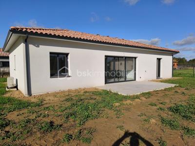 Villa - 100 m² - 5 pièces