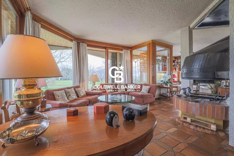 Maison - 250 m² - 7 pièces