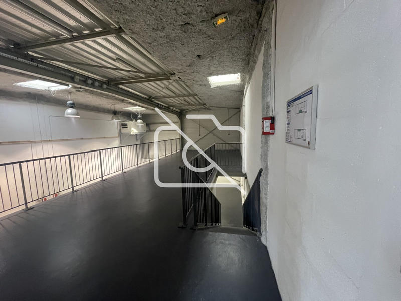 Entrepôt - 179 m²