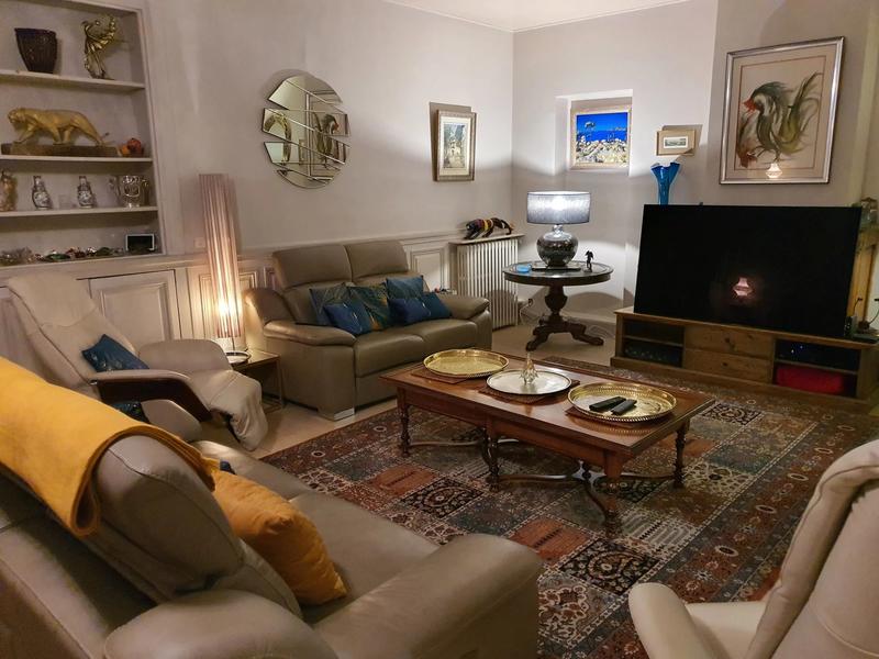 Appartement - 196 m² - 6 pièces