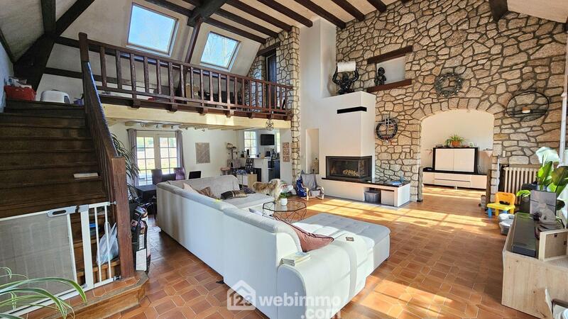 Maison - 211 m² - 8 pièces