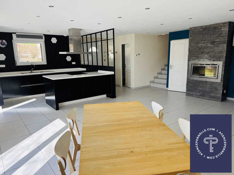 Maison - 88 m² - 4 pièces