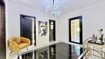 Villa - 223 m² - 6 pièces