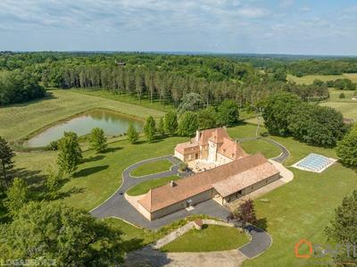 Propriété - 454 m² - 11 pièces