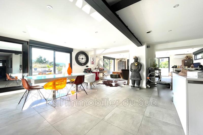 Villa - 297 m² - 9 pièces