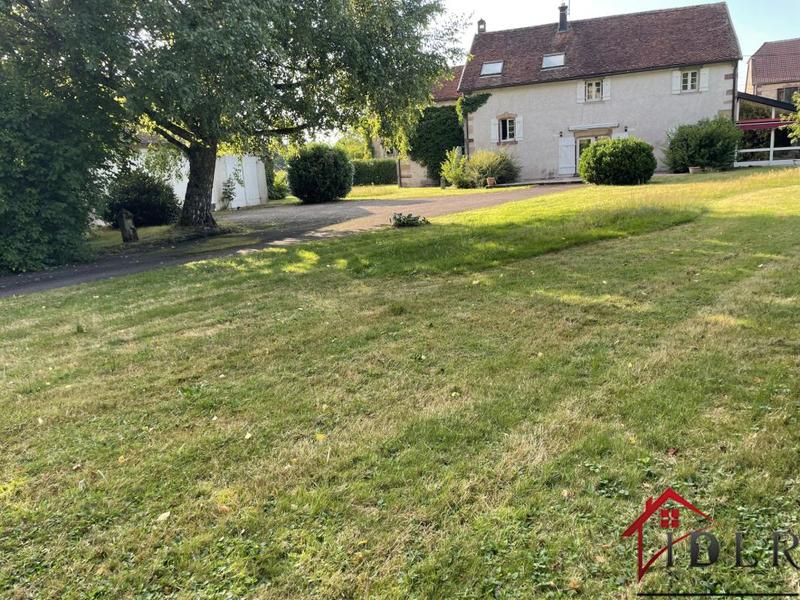 Maison - 216 m² - 8 pièces