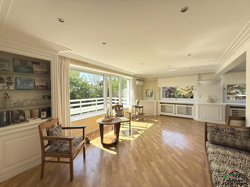 Maison - 226 m² - 8 pièces