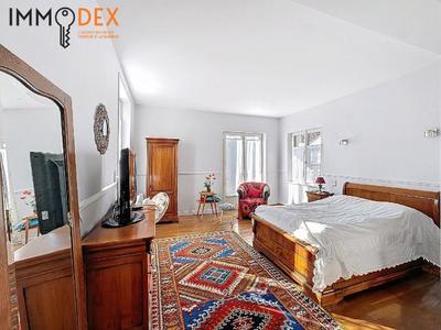 Maison - 226 m² - 7 pièces