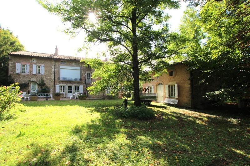 Propriété - 413 m² - 18 pièces