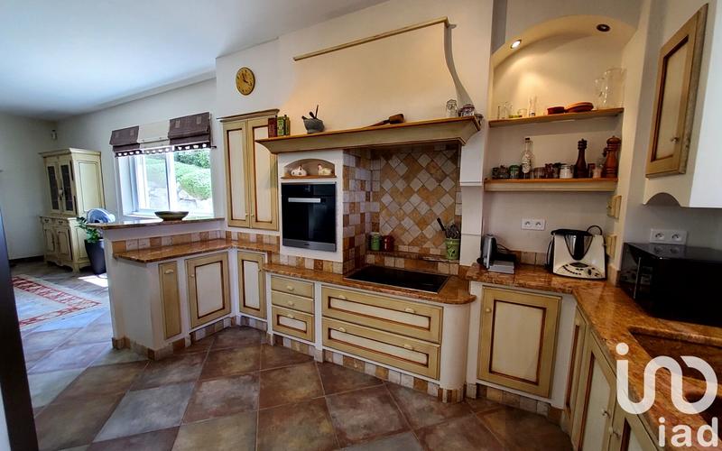 Maison - 236 m² - 7 pièces