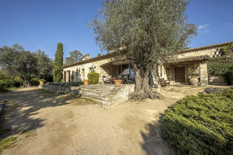 Maison - 252 m² - 7 pièces