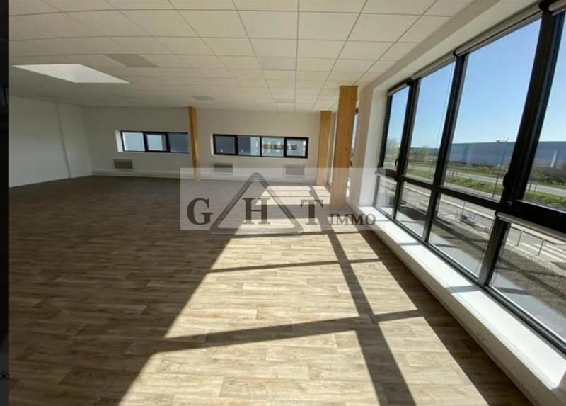 Entrepôt - 1 636 m²