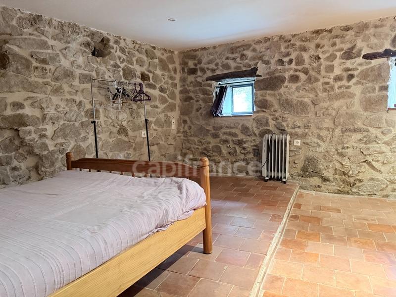 Maison - 352 m² - 6 pièces