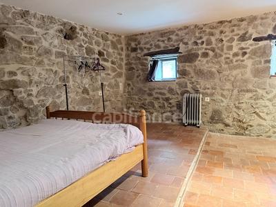 Maison - 352 m² - 6 pièces