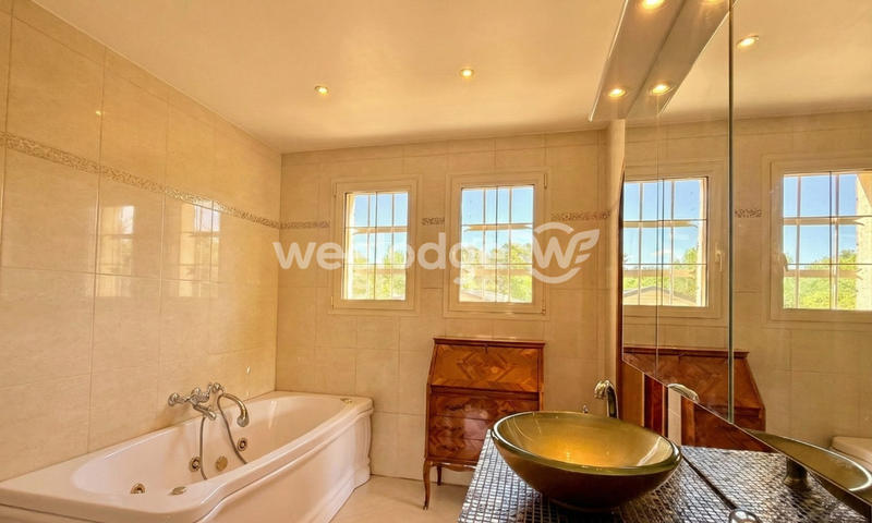 Maison traditionnelle - 225 m² - 9 pièces