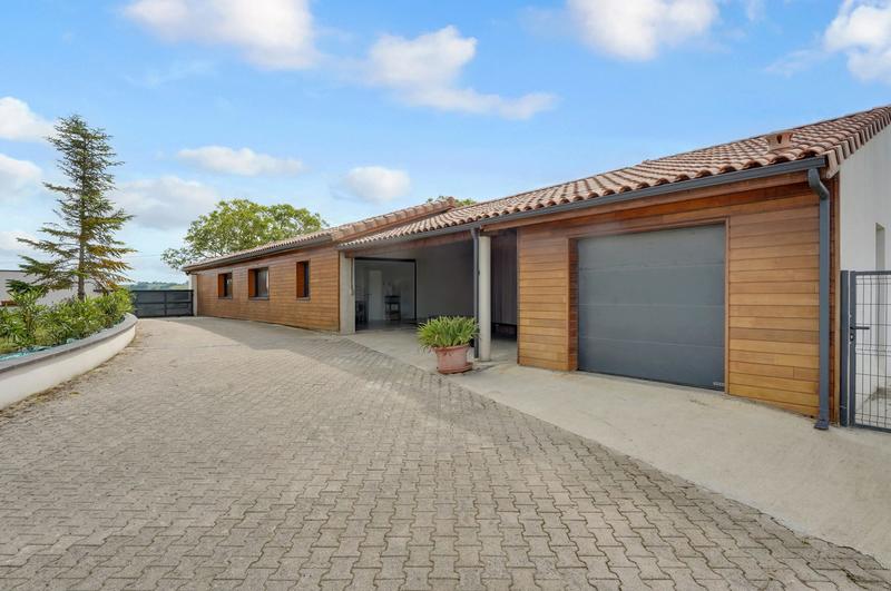 Maison contemporaine - 262 m² - 7 pièces