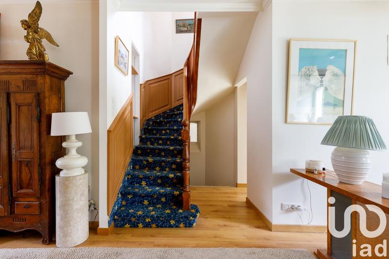 Maison - 280 m² - 9 pièces