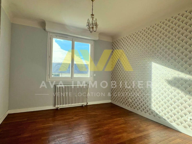 Maison - 202 m² - 8 pièces