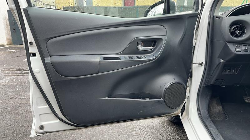 Toyota Yaris 1.5 Vvt-i 100 Hybrid E-Cvt Dynamic - Première main Automatique