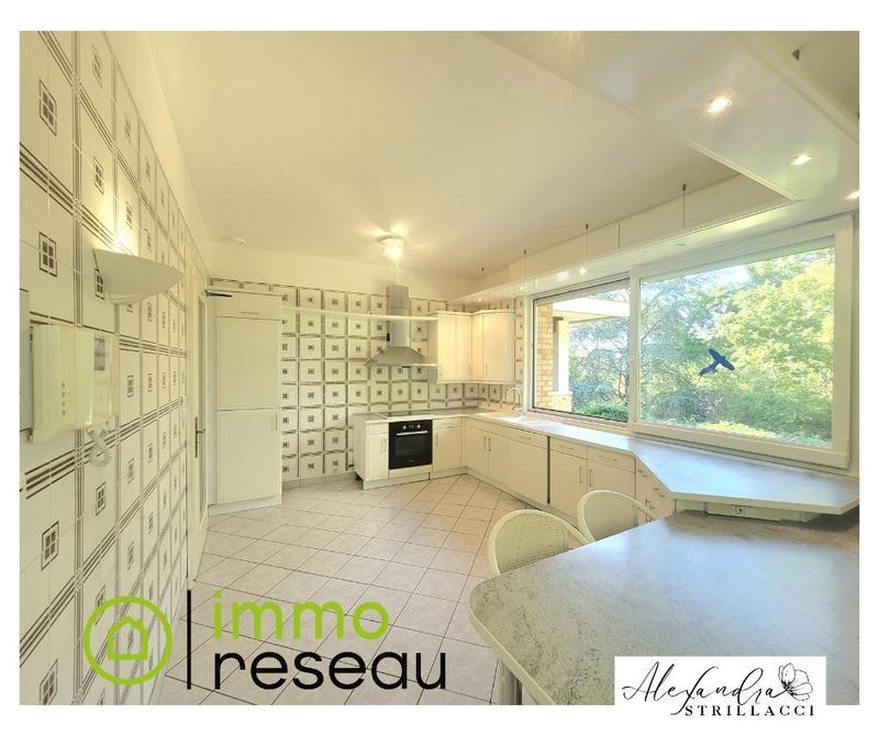 Maison - 240 m² - 8 pièces