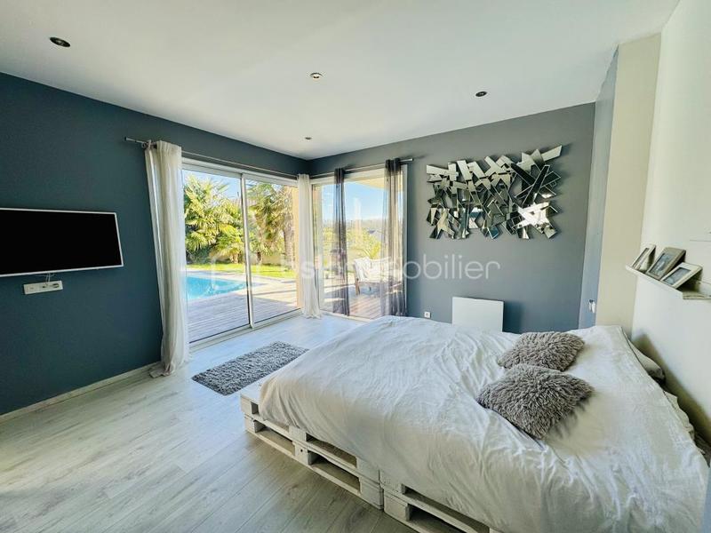 Maison - 240 m² - 7 pièces