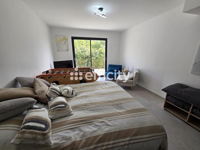 Maison - 200 m² - 7 pièces