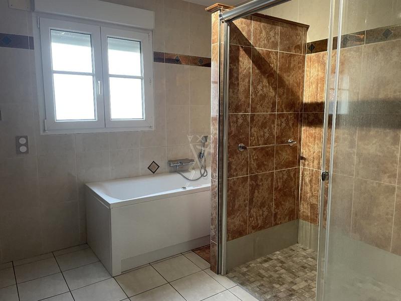 Maison - 265 m² - 9 pièces