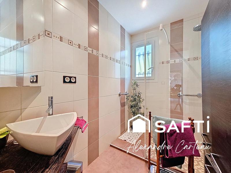 Maison - 210 m² - 8 pièces