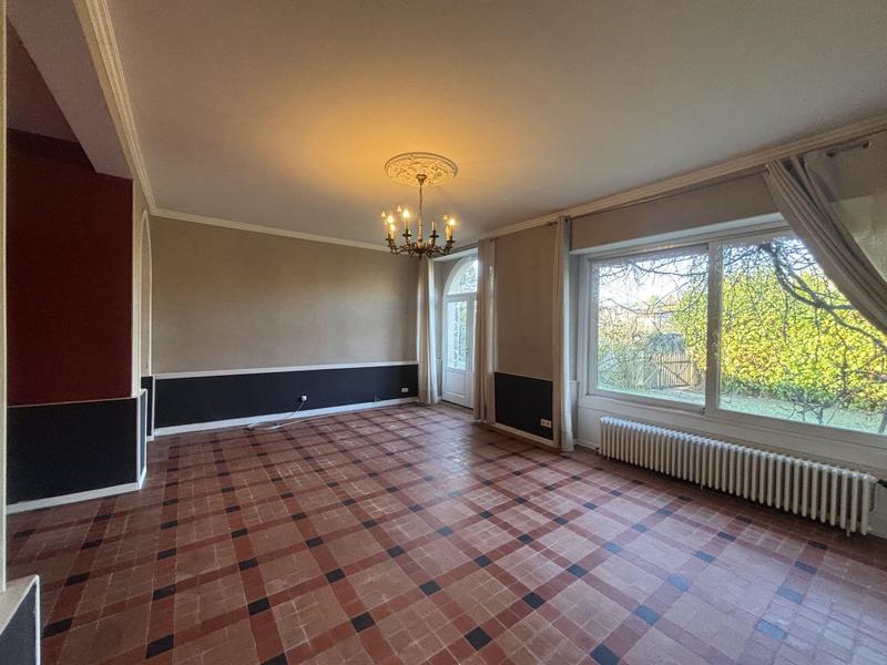 Maison - 251 m² - 6 pièces