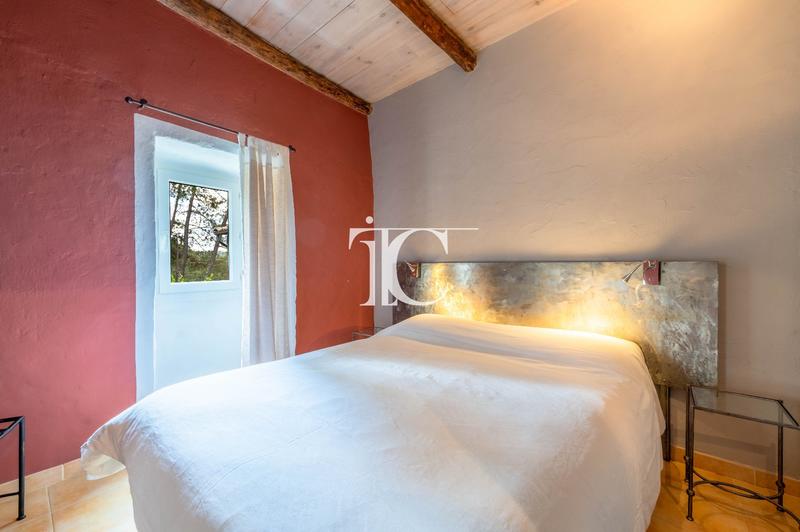 Maison - 245 m² - 9 pièces