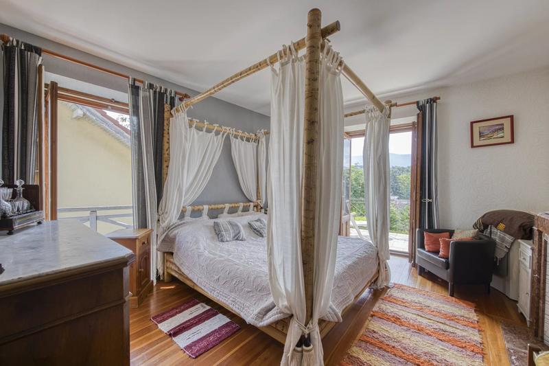 Maison - 251 m² - 10 pièces