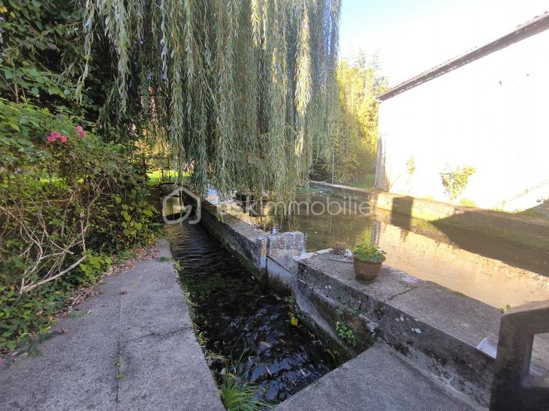 Demeure - 199 m² - 12 pièces