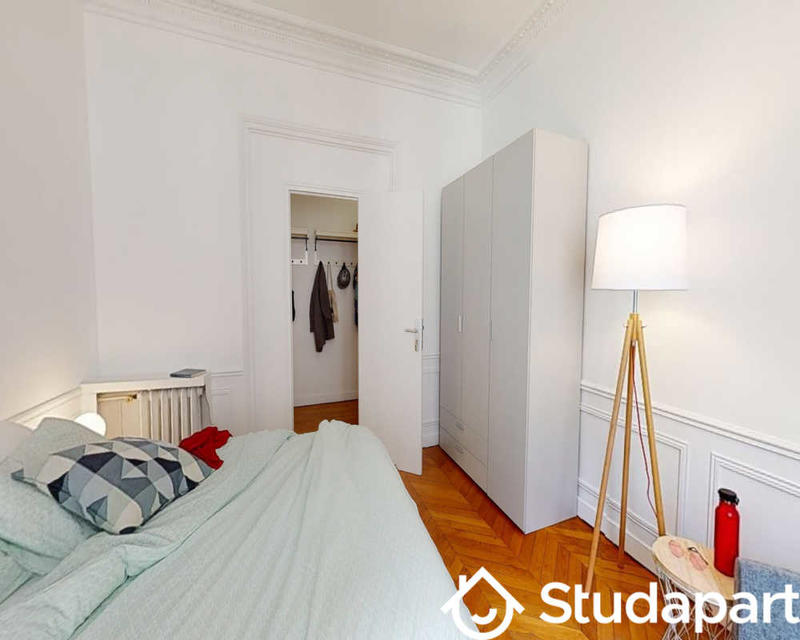 Chambre - 130 m² - 1 pièce