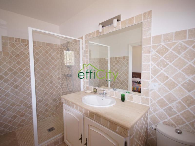 Maison - 260 m² - 7 pièces