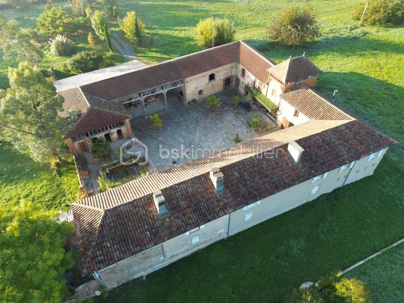 Maison - 400 m² - 10 pièces