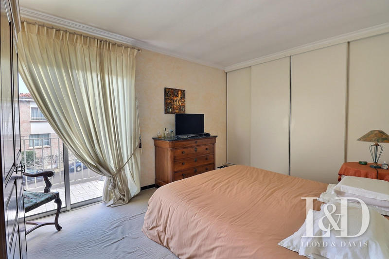 Maison - 243 m² - 10 pièces