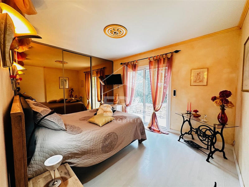 Maison - 205 m² - 4 pièces