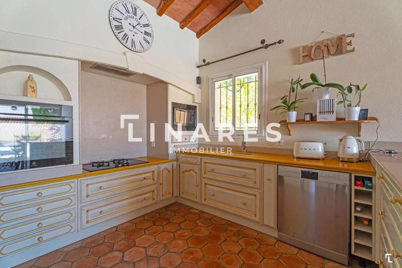 Maison - 225 m² - 6 pièces