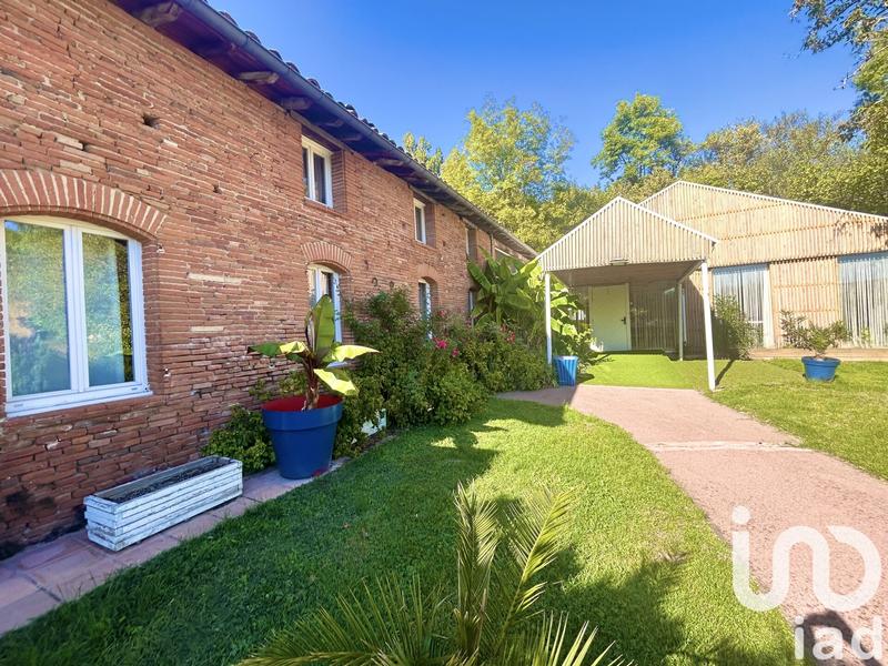 Maison - 825 m² - 15 pièces