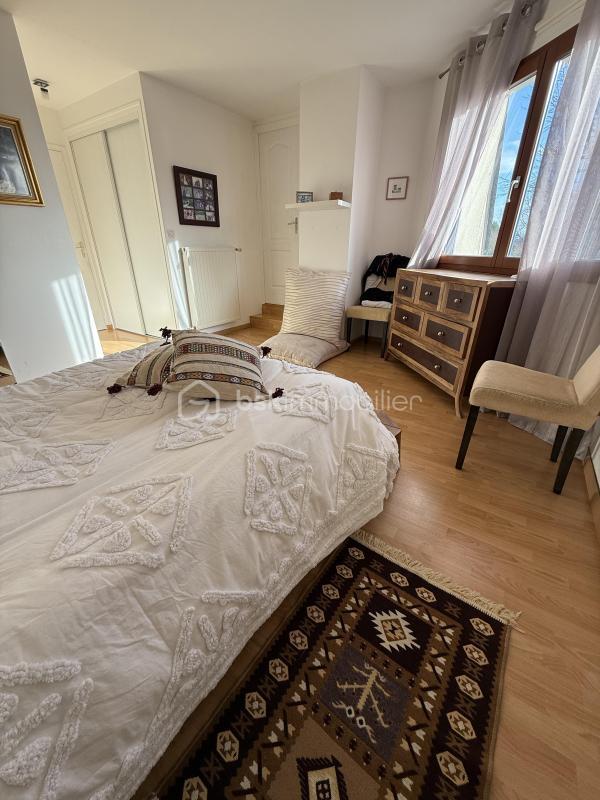 Maison - 215 m² - 7 pièces