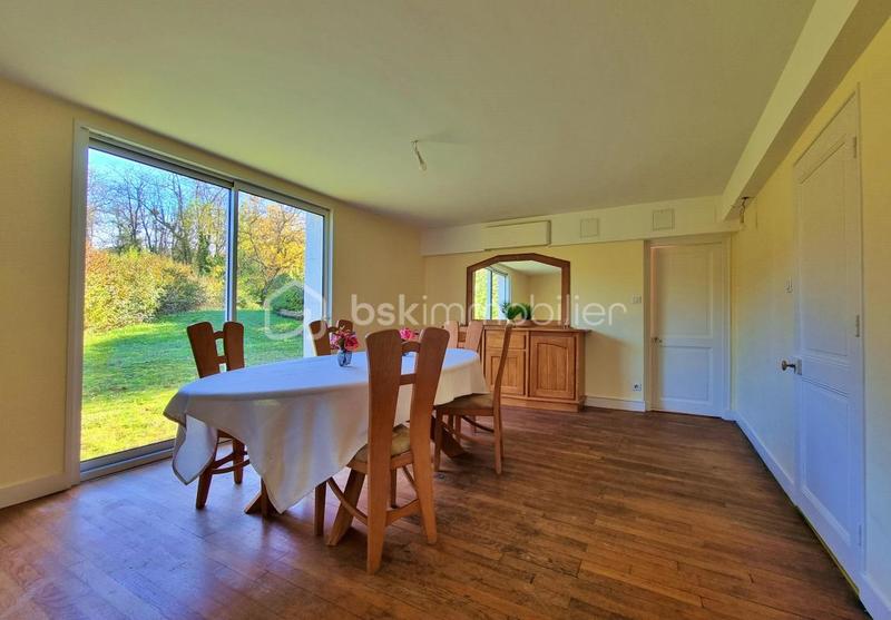 Demeure - 258 m² - 8 pièces