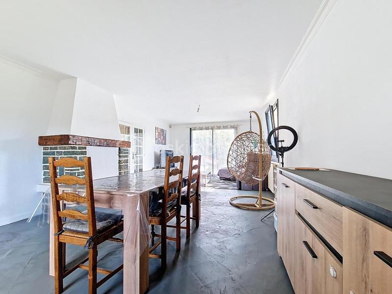 Maison traditionnelle - 180 m² - 8 pièces