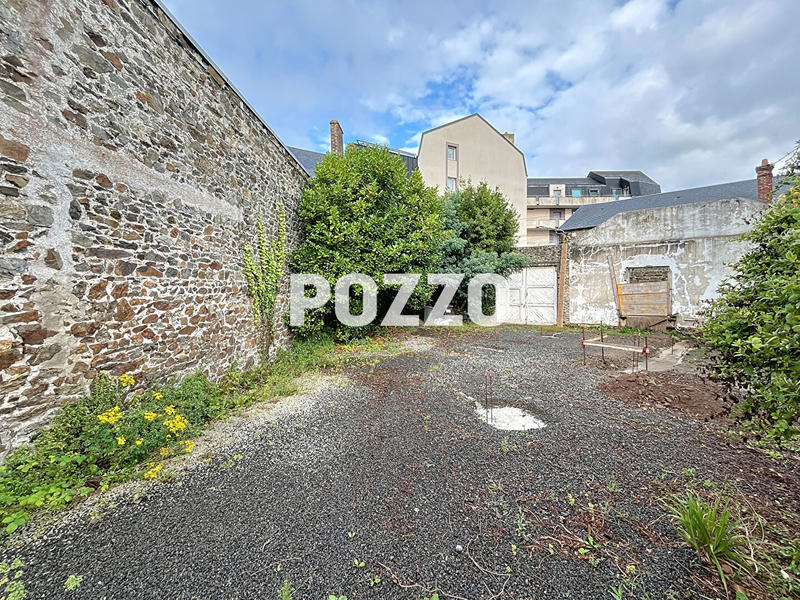 Local d'activité / Entrepôt - 250 m² - 6 pièces