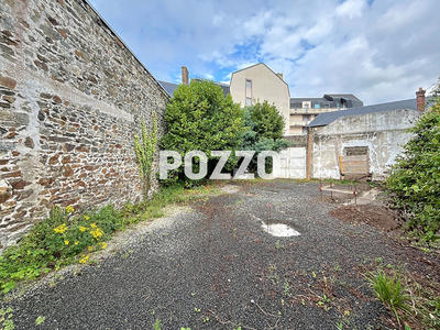 Local d'activité / Entrepôt - 250 m² - 6 pièces