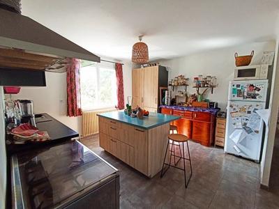 Maison - 214 m² - 9 pièces