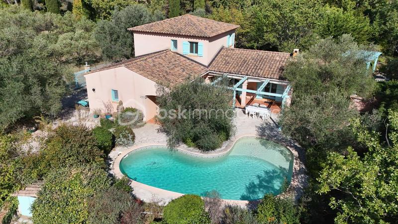 Maison traditionnelle - 187 m² - 7 pièces